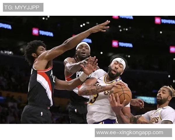 浓眉在垃圾时间终于得分赛场上演逆袭时刻引发热议 浓眉在垃圾时间终于得分赛场上演逆袭时刻引发热议