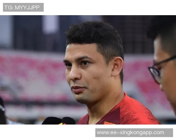 巴西街头偶遇前国脚艾克森身材依旧出众引发网友热议