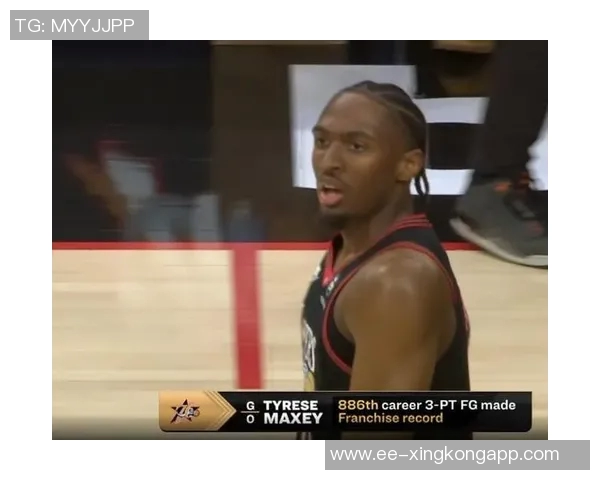 马克西在对抗中展现实力半场高效得分助球队争胜 马克西在对抗中展现实力半场高效得分助球队争胜